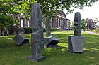 Barbara Hepworth, Konversation mit Magischen Steinen, 1973