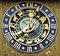 Astronomische Uhr mit Drachenzeiger am Rathaus von Ulm
