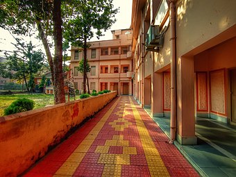 Open air corridor of the secondary section