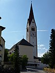 Pfarrkirche St. Petrus und Agnes mit Friedhofskapelle in Niederolang