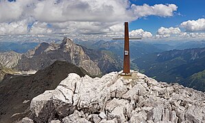 Das 2015 von der Landesberufsschule „Chr. J. Tschuggmall“ errichtete Gipfelkreuz