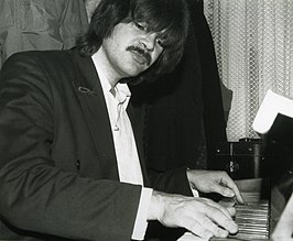 Axel Zwingenberger op de uitvaartceremonie voor Champion Jack Dupree, Hannover, januari 1992