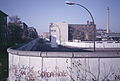 Berliner Mauer an der Heidelberger Straße, vor der Hinterlandmauer der asphaltierte Kolonnenweg, 1986