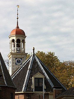 Der Kirchturm der Klosterkirche in Assen