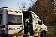 Dierenambulancevrijwilliger met een vangnet