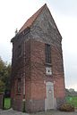 Een elektriciteitscabine in Zondereigen (Baarle-Hertog) van twee bouwlagen hoog.