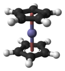 Stäbchenmodell eines Metallocen-Moleküls mit gestaffelter Konformation