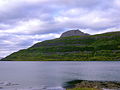 Hestfjorður in Richtung Ísafjarðardjúp. Im Hintergrund der Felsen Hestur.