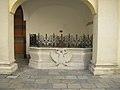 Brunnen im Schweizerhof von 1552, Kaiserstein