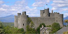 Het kasteel met de berg Snowdon in de achtergrond