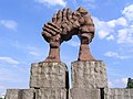 Skulptur La voûte des mains auf ehemals westdeutscher Seite