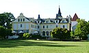 Gutsanlage Liebenberg, bestehend aus Gutshaus („Schloss Liebenberg“) mit Wandbild „Alexanderschlacht“, Jagd- und Waffensaalgebäude, Jägerhäusern, Allee, Kutscherhaus, Inspektorhaus (Speichergebäude), zwei Wohnhäusern („Kastanien- und Gärtnerhaus“), Gasthaus „Zum Roten Hirsch“, zwei Eiskellern, Einfriedung sowie Gutshof mit Schmiede, fünf Ställen und zwei Scheunen