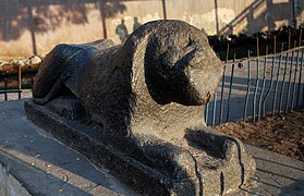 Faraoisk statue ved jernbanestasjonen