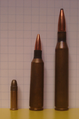 Typisk varmint-patroner, fra venstre: .22 LR (for svært små dyr inntil rundt 100 m), .22-250 (for lengre avstander) og .25-06 (for større dyr og enda lengre avstander).