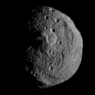 Aufnahme des Asteroiden Vesta durch die Raumsonde Dawn (17. Juli 2011)