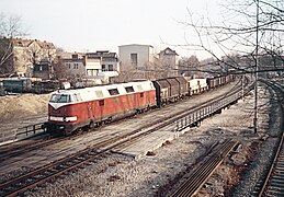 V 180 bei der Einfahrt auf der provisorischen Brücke über die Autobahnbaustelle, 1986