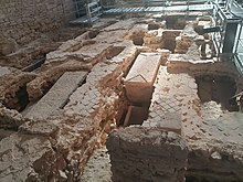 Ausgrabungen in der St.-Johannis-Kirche mit dem Sarkophag von Erzbischof Erchanbald