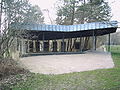 Offene Gedenkhalle auf dem Friedhof an der B 401 bei Esterwegen