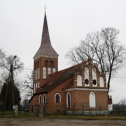 Die einst evangelische Dorfkirche Groß Wolfsdorf und jetzige katholische Kirche Drogosze