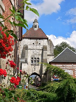 Aan een voormalige stadspoort, het belfort