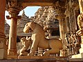 Vyala und Mensch, Kandariya-Mahadeva-Tempel, Khajuraho