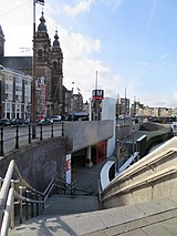 Metro-ingang voor de halte Centraal Station.