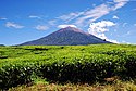 Gunung Kerinci yang menjadi bentang alam tempat tinggal suku Kerinci