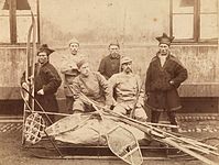 Deltakerne i Nansens grønlandsekspedisjon 1888: Ole Nilsen Ravna, Otto Sverdrup, Nansen, Kristian Kristiansen, Oluf Christian Dietrichson og Samuel Balto. Foto: Siems & Co/Nasjonalbiblioteket