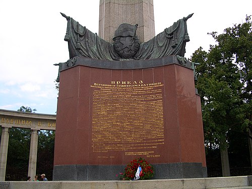 Szovjet háborús emlékmű Bécsben, a Schwarzenberg téren.