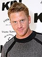 Dash Mihok interpreta Arnold John Flass