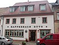 Wohnhaus in geschlossener Bebauung, mit Café (Kaffeehaus Otto)