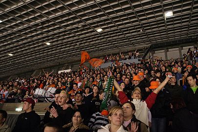 Fans der Graz 99ers im Inneren der Halle auf der Haupttribüne