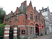 Bijbehorend koetshuis (september 2010), een apart rijksmonument