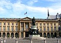 Reims Krallık Sarayı ve XV. Louis heykeli