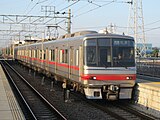 Triebzug der Baureihe 5000 in Minami-Sakurai