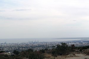 Blick über Limassol auf die Bucht