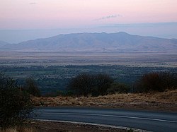 Blick vom Rand des Great Rift Valley auf Mto wa Mbu