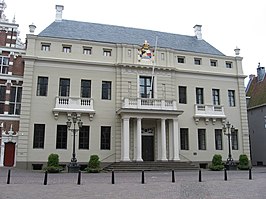 Voorgevel van het stadhuis uit 1693