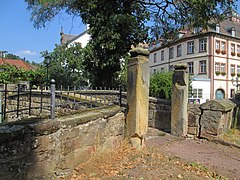 Stillgelegte Brücke beim Stadthaus Neustadt