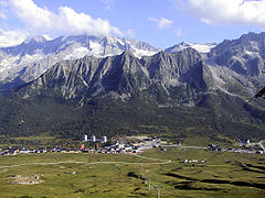 Tonalepass im Sommer mit Blick auf den Monticellograt und den Presenagletscher