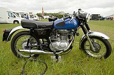 ...was duidelijk afgeleid van het 250cc-AJS Model 14