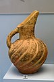 Barbotin desenli gagalı sürahi. (Orta Minos IB - II dönemi, MÖ 1900-1700. Kanellopoulos Müzesi, Atina.)