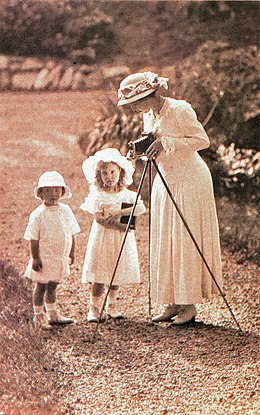 Margaretha met haar fototoestel