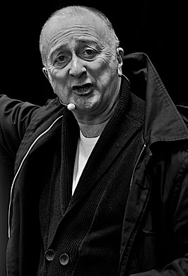 Tony Robinson aan het woord in Hyde Park (Londen) in 2010