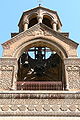 Detailansicht Glockenturm mit Reliefs