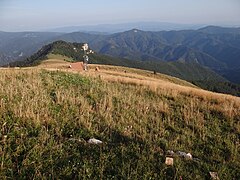 Widok na Majerovą skałą z wzniesienia Líška