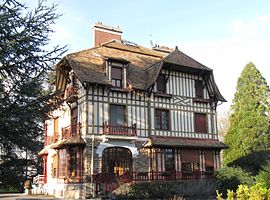 The town hall in Villiers-en-Bière