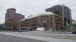 Halverwege de jaren zeventig werd het bankgebouw aan de Coolsingel in Rotterdam het hoofdkantoor van de AMRO Bank.