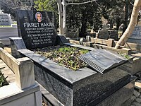 Fikret Hakan'ın Zincirlikuyu Mezarlığı'nda bulunan mezarı, İstanbul