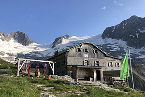 Greizer Hütte (2021) mit Floitenkees/Floitenspitzen (links)